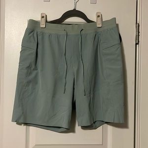 Men’s lululemon lined workout shorts